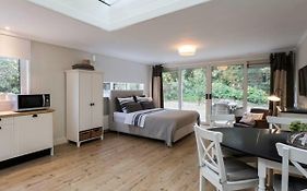 Studio Bed & Beach